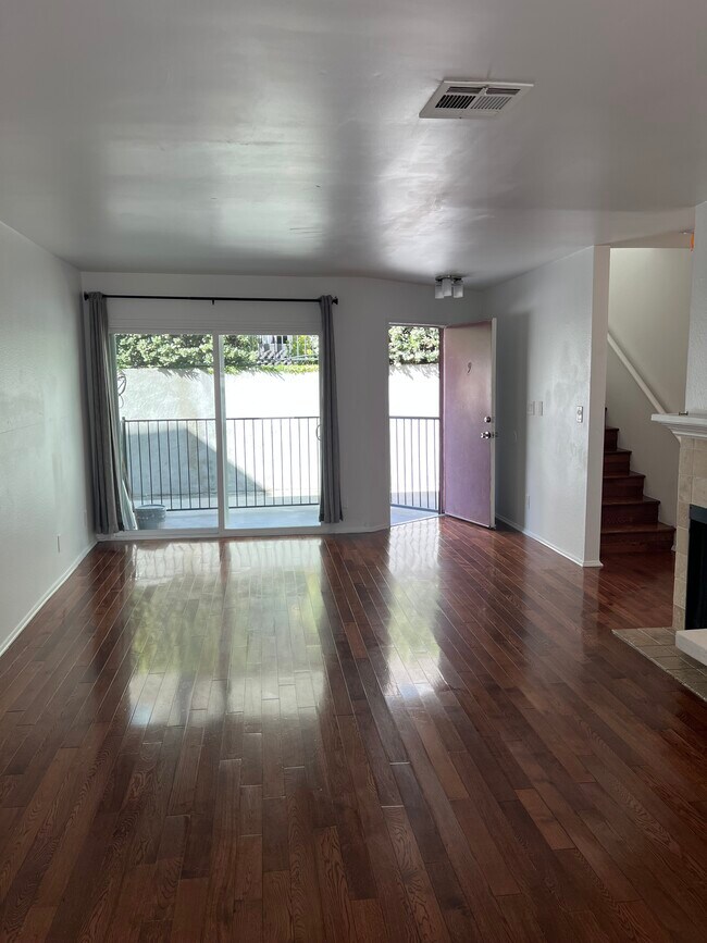 Building Photo - Laveta Terrace