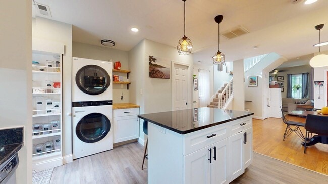 Building Photo - 1328 Morris Rd SE