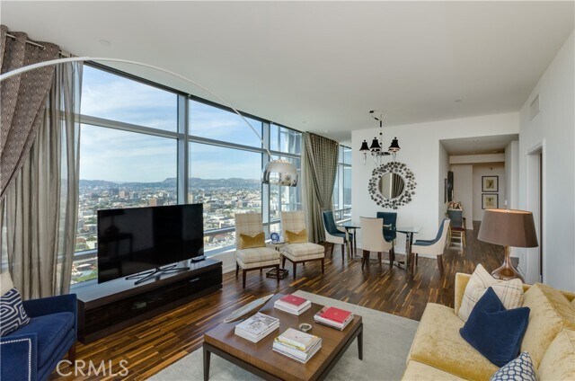 Building Photo - 900 W Olympic Blvd