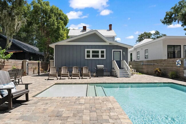 Building Photo - 76 Sanford St