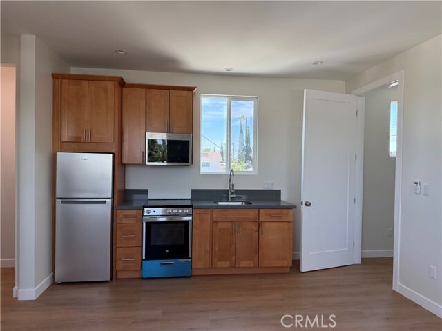 Building Photo - 20953 Saticoy St