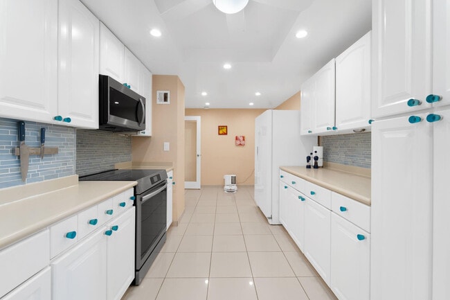 Building Photo - 111 N Pompano Beach Blvd