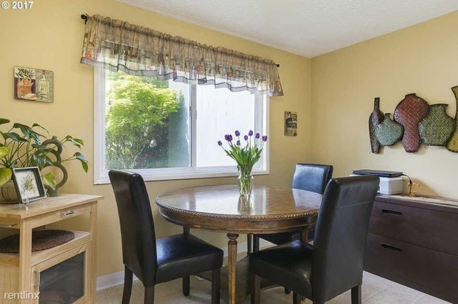 Building Photo - 15 Britten Ct