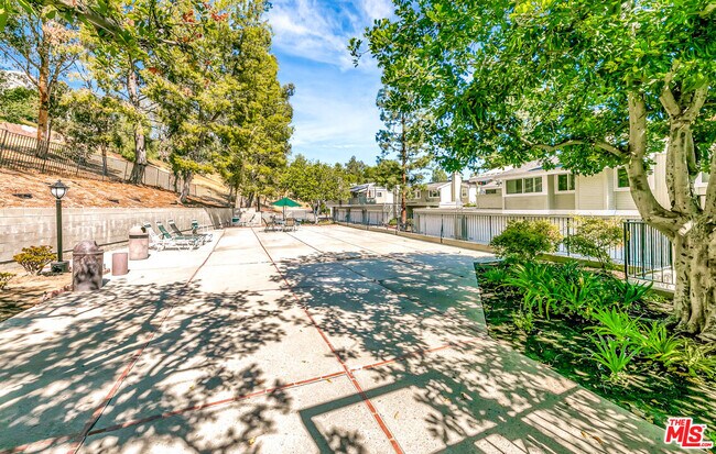 Building Photo - 22135 Burbank Blvd