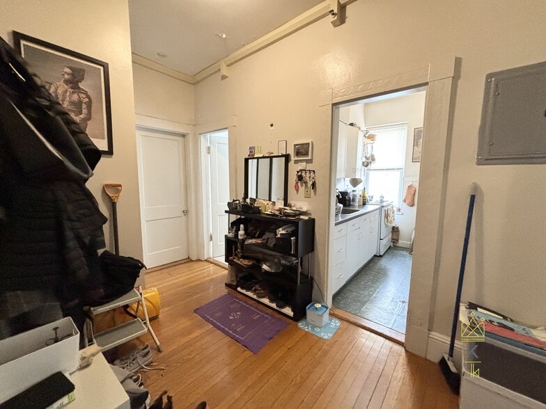 Building Photo - 1477 Beacon St