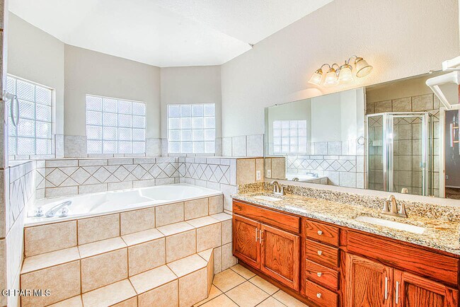 Building Photo - 6076 Los Siglos Dr