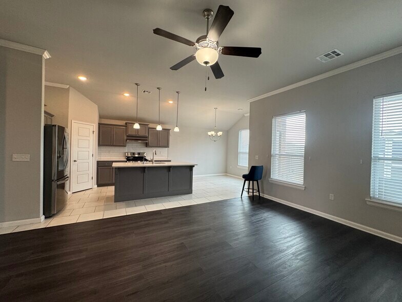 Building Photo - 9104 SW 47th St