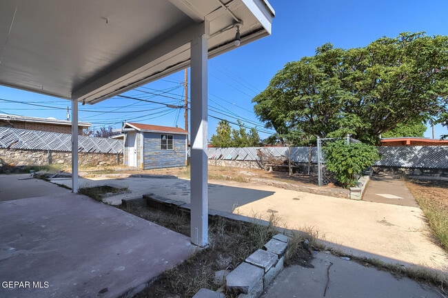 Building Photo - 10000 Jamaica St