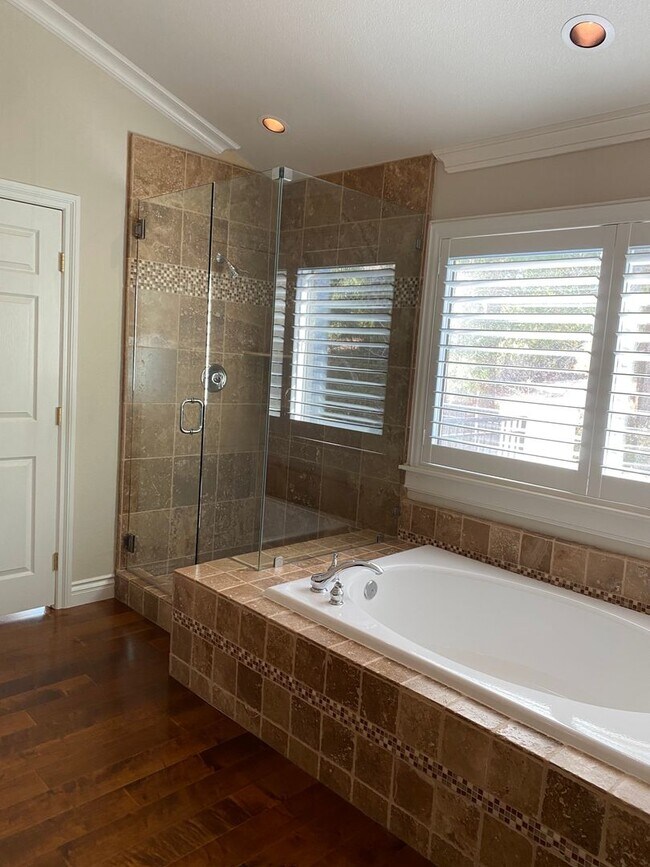 Building Photo - Private Courtyard Entry & Expansive Backyard Oasis