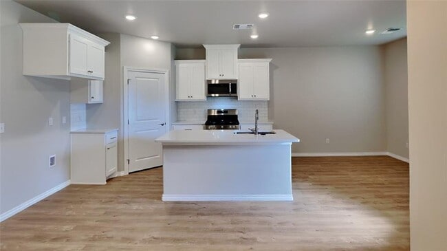 Building Photo - LUXURY BRAND NEW 1 Bedroom 2 Bathroom Cottage in 55+ Community in Warr Acres, Ok (Gated Community)