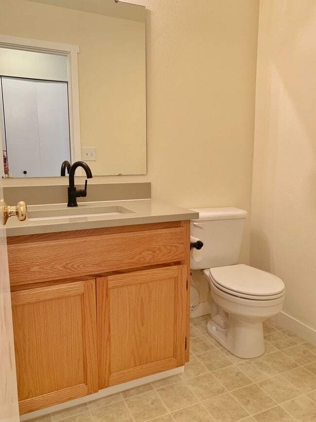 Building Photo - Bright and airy 4 bed!