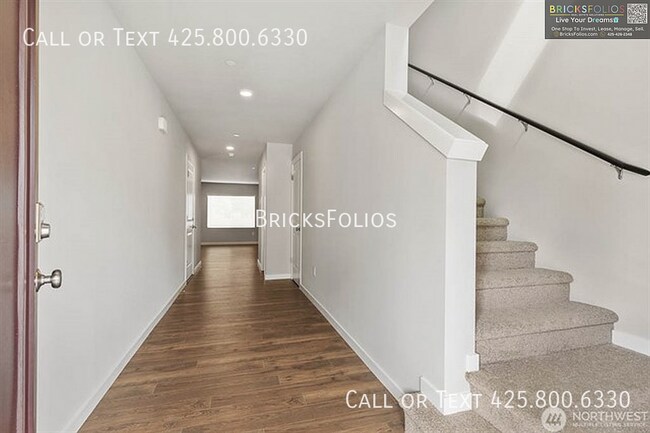 Building Photo - 9502 18th Ave W