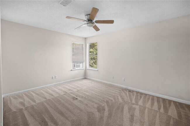 Building Photo - 990 Chapman Ln