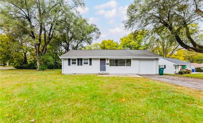 Building Photo - Stunning 3 bed 1 bath Ranch House