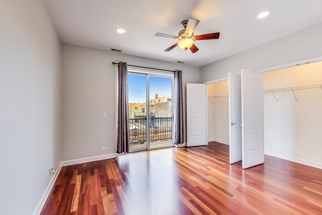 Building Photo - Available July 1st - 3 Bedroom in Wicker Park