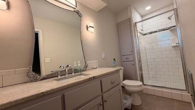 Building Photo - 209 E Cammack St