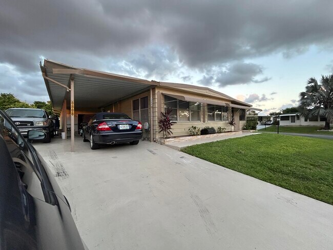 Building Photo - 8888 Kings Dr