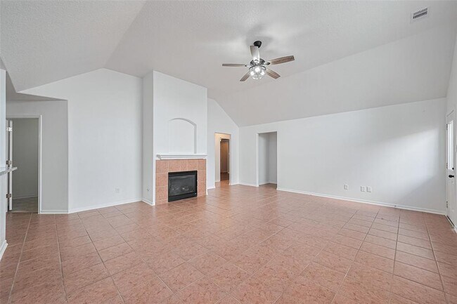 Building Photo - 12230 Hawthorne Hill Cir