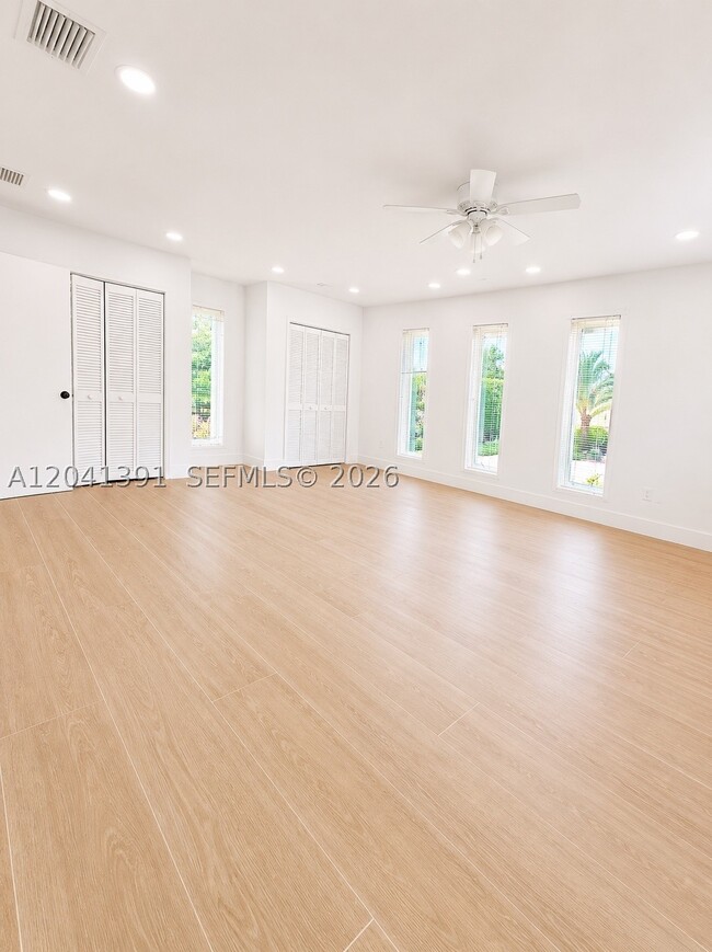 Building Photo - 13005 Zambrana St