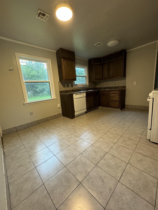 Building Photo - 6245 E Marshall St