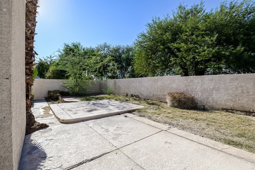 Building Photo - 2043 Angel Falls Dr