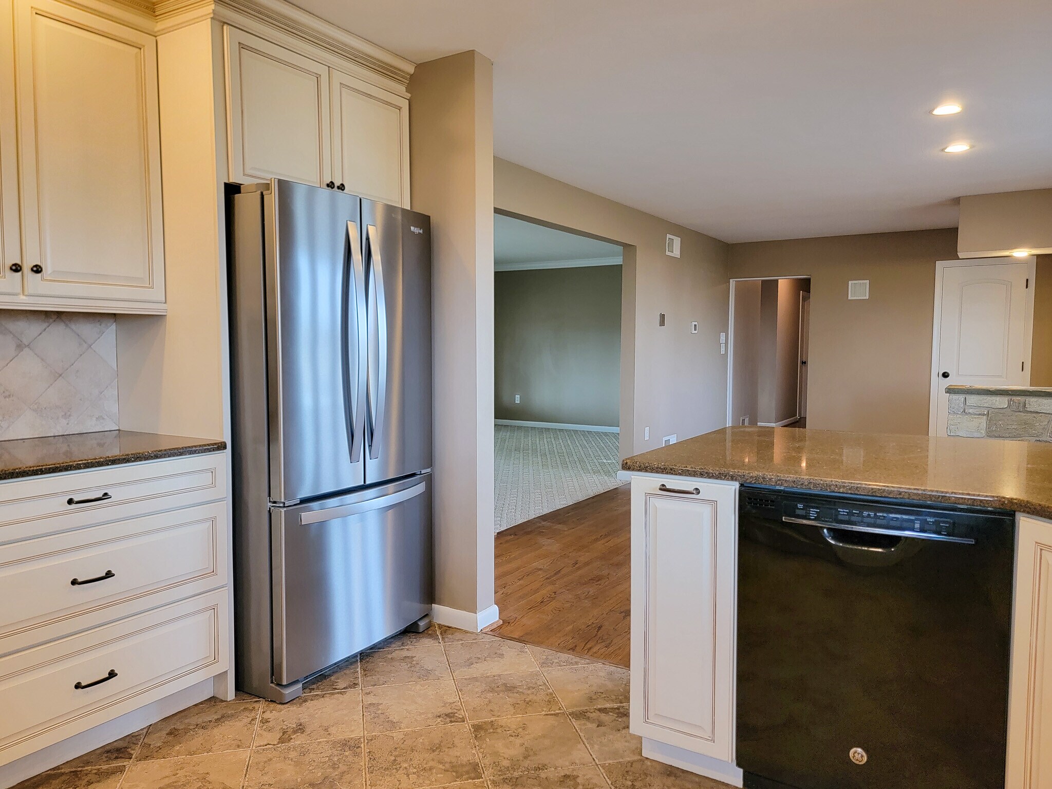 Building Photo - 502 W Newport Rd