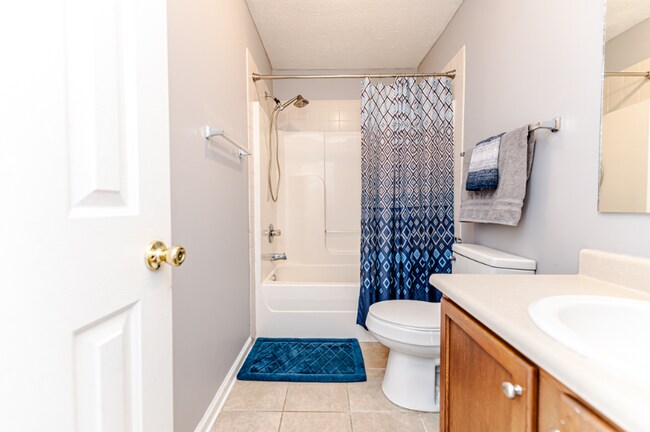 Building Photo - 174 Falling Leaf Dr