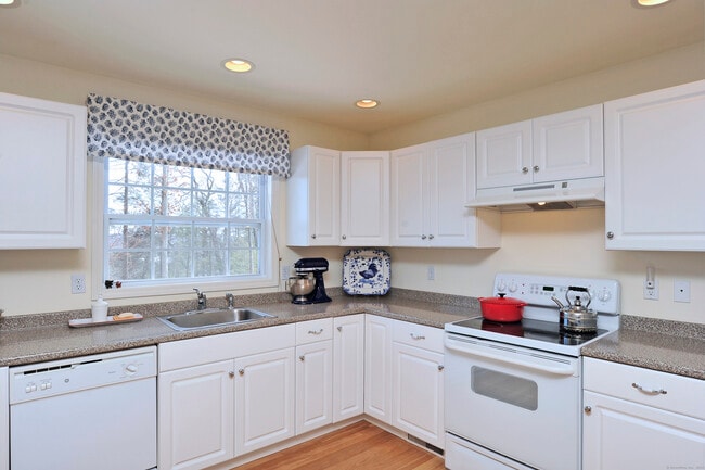 Building Photo - 188 Julia Ct