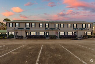 Building Photo - 2 bed, 2.5 bath pet friendly apartment for...