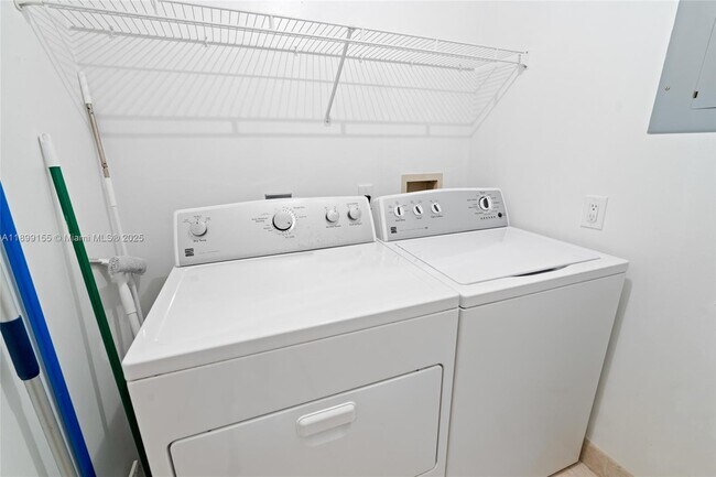 Building Photo - 21205 Yacht Club Dr