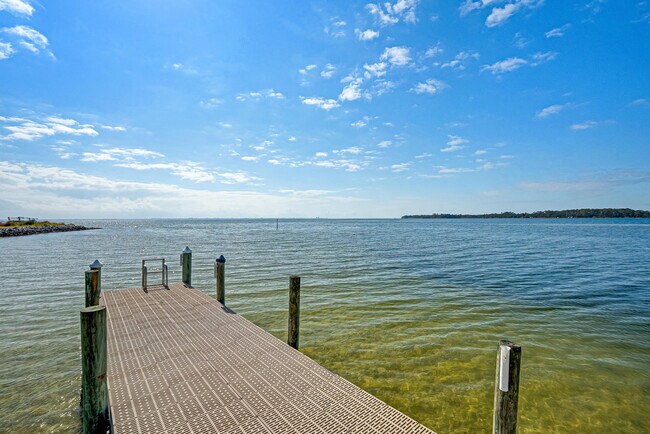 Building Photo - 114 Dana Pointe