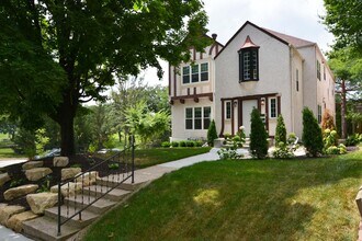 Building Photo - 3552 Irving Ave S