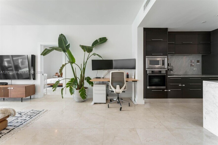 Building Photo - 900 Biscayne Blvd