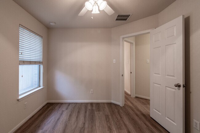 Building Photo - Charming 3-Bedroom Home in the Heart of Ho...