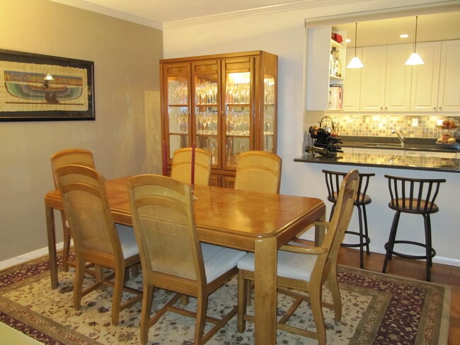 Building Photo - 2 Hawthorne Pl