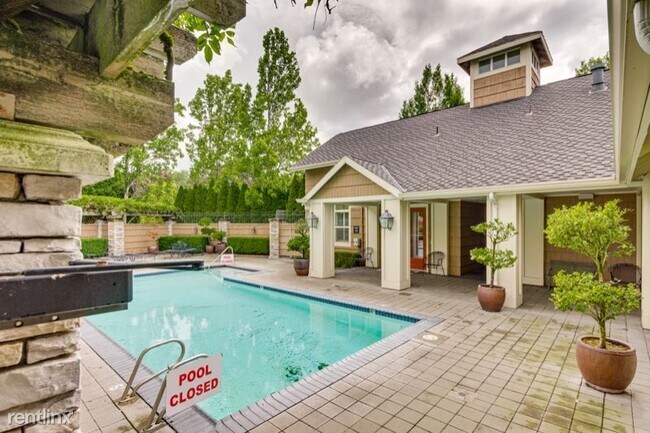 Building Photo - 3 br, 2 bath Condo - 1526 SE Cutter Ln