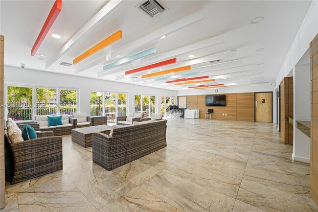 Building Photo - 2671 S Course Dr