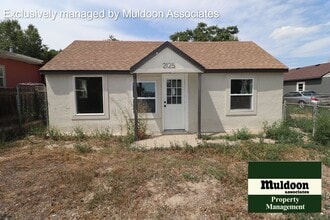 Building Photo - Adorable 2 bed 1 bath Recently remodeled!