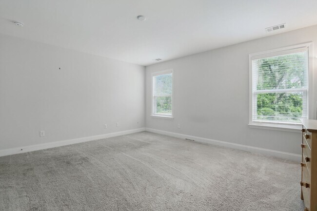 Building Photo - Spacious 5 Bedroom Home in Richmond Hill’s Waterways Community