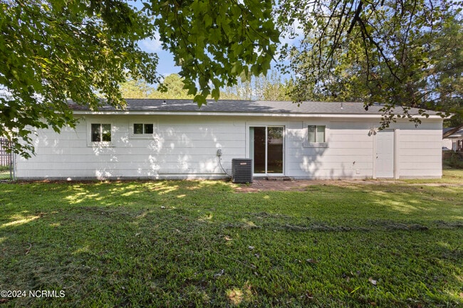 Building Photo - 102 Ivey Ct