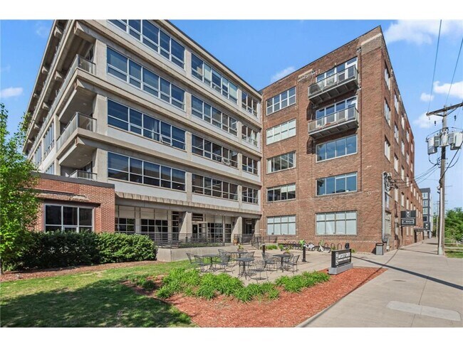 Building Photo - 901 N 3rd St