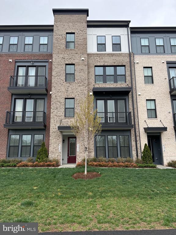 Building Photo - 43324 Farringdon Sq