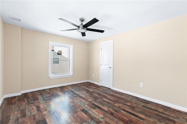 Building Photo - 9614 Maple Ave