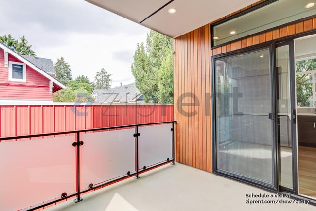 Building Photo - 718 N 49th St