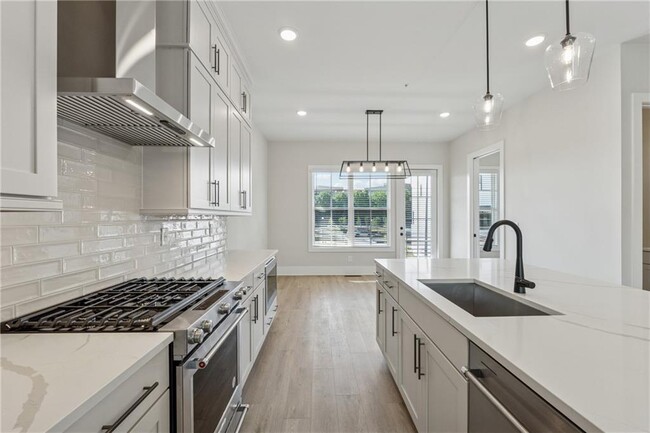 Building Photo - 428 Meadows Ln