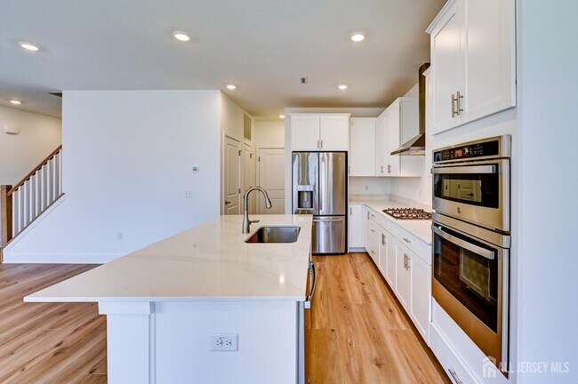 Building Photo - 13 Griffin Ln
