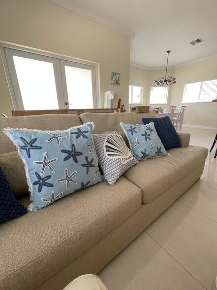 Primary Photo - 30 Coconut Dr