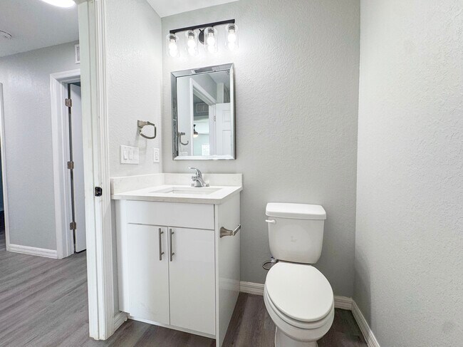 Building Photo - 6827 San Bruno Dr