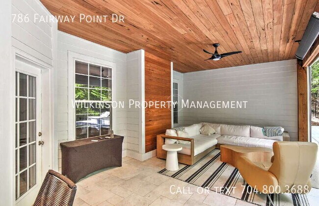 Building Photo - 786 Fairway Point Dr