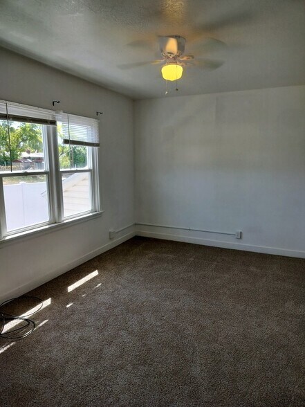 Building Photo - 220 Greenwood Ave